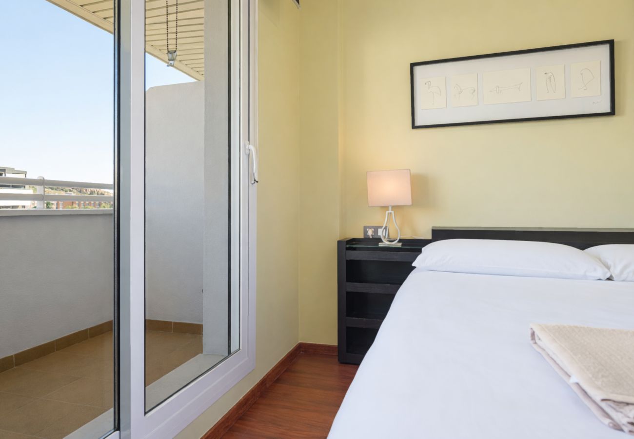 Ferienwohnung in Málaga - WintowinRentals SkyView Teatinos: Terrace, Bright & Open Views