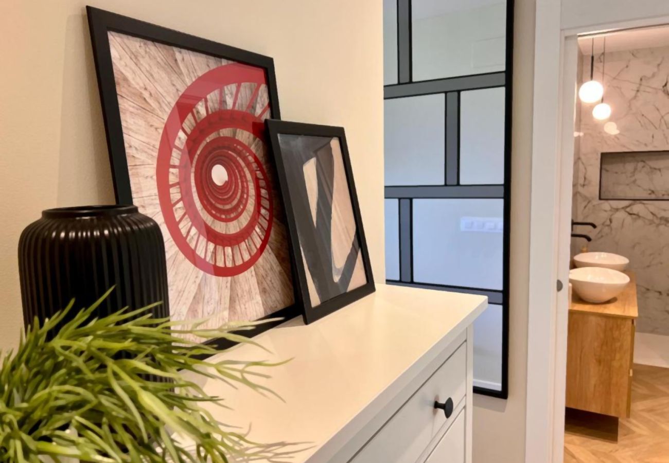 Ferienwohnung in Mogro - WintowinRentals Suite Miramar Apartment, Usil Beach