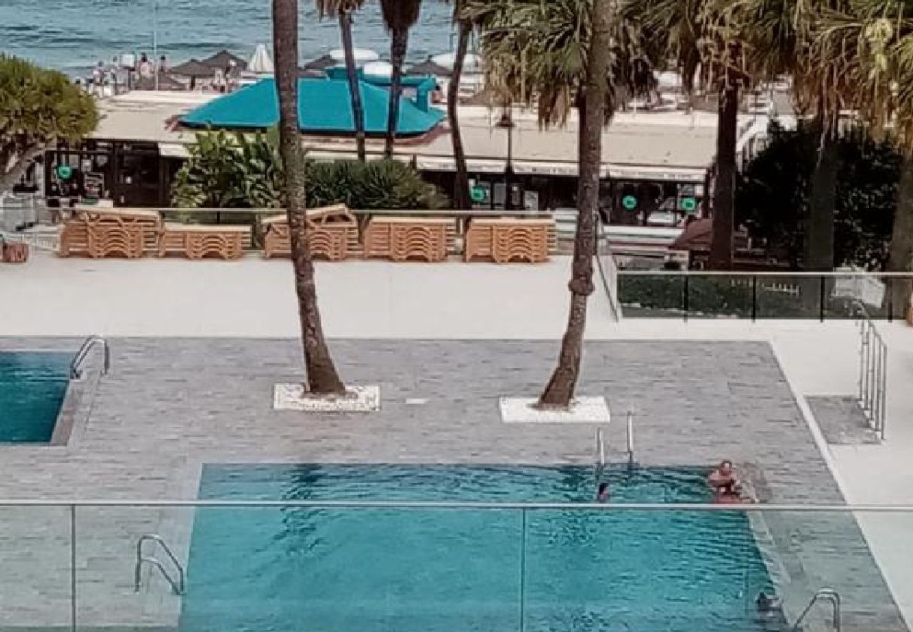 Ferienwohnung in Torremolinos - WintowinRentals Newly Renovated Private Suite Beachfront & Steps to the Marina