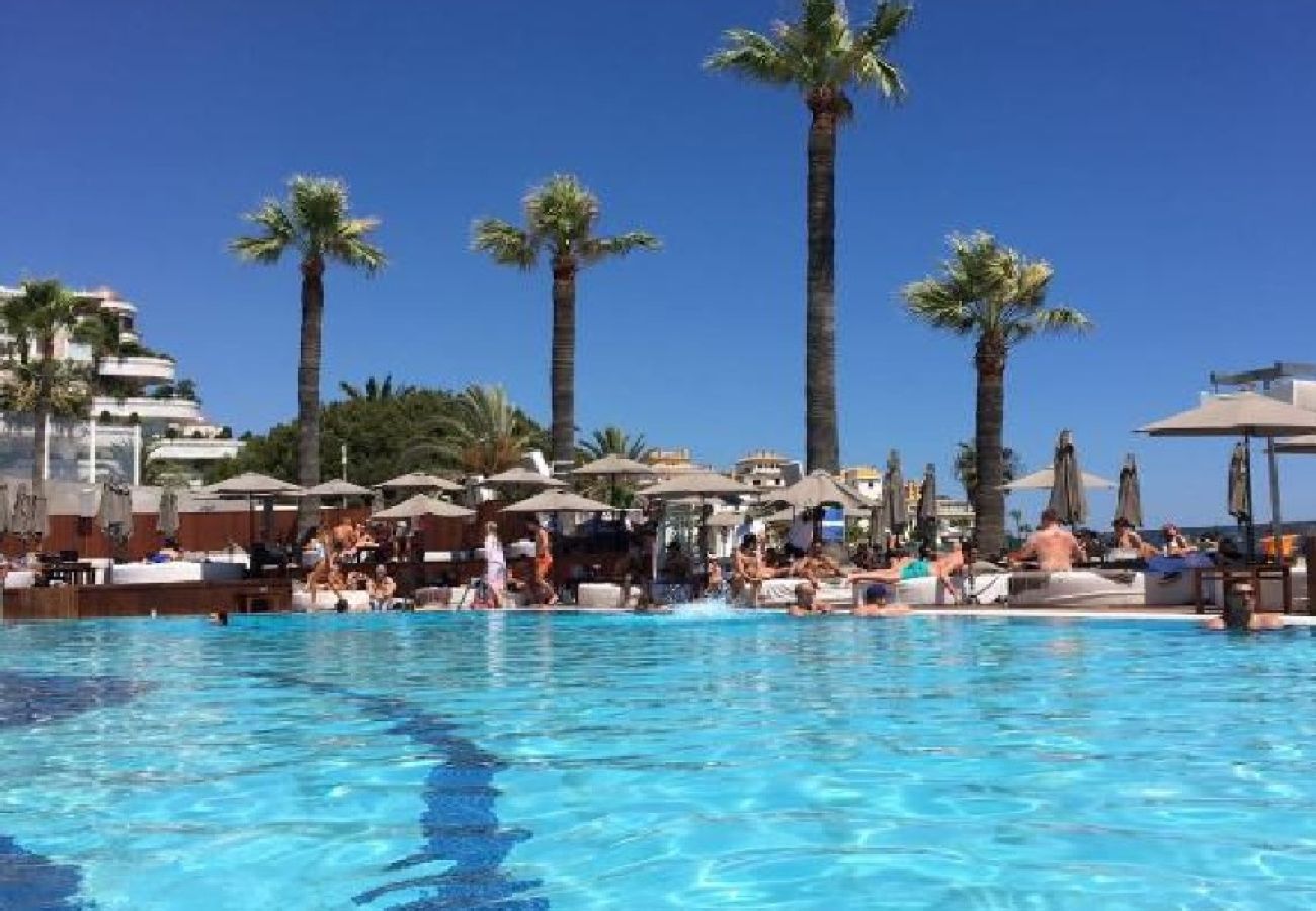 Ferienwohnung in Torremolinos - WintowinRentals Newly Renovated Private Suite Beachfront & Steps to the Marina