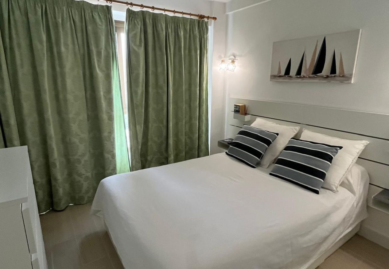Ferienwohnung in Torremolinos - WintowinRentals Newly Renovated Private Suite Beachfront & Steps to the Marina