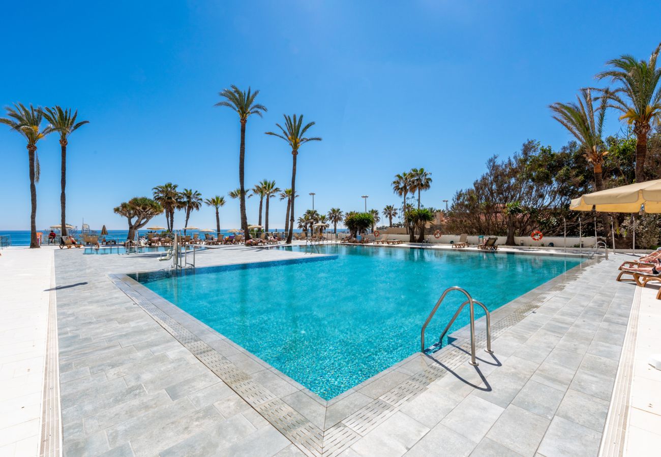 Ferienwohnung in Torremolinos - WintowinRentals Newly Renovated Private Suite Beachfront & Steps to the Marina