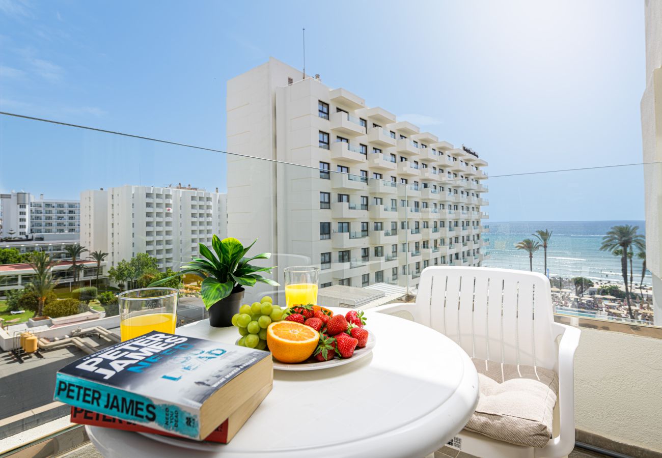 Ferienwohnung in Torremolinos - WintowinRentals Newly Renovated Private Suite Beachfront & Steps to the Marina