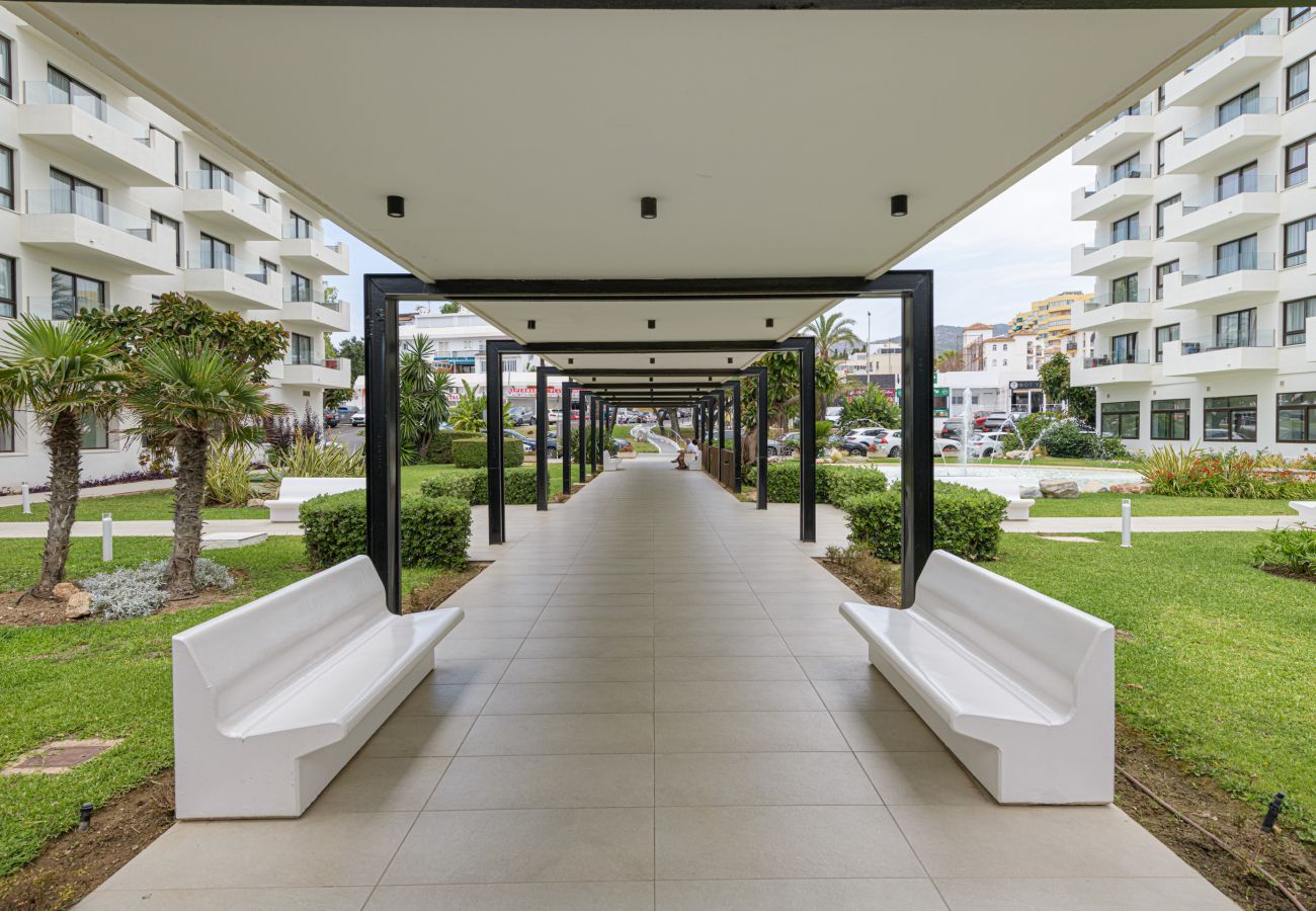 Ferienwohnung in Torremolinos - WintowinRentals Newly Renovated Private Suite Beachfront & Steps to the Marina