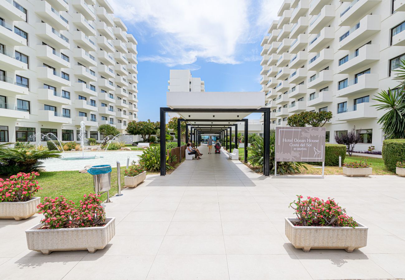 Ferienwohnung in Torremolinos - WintowinRentals Newly Renovated Private Suite Beachfront & Steps to the Marina