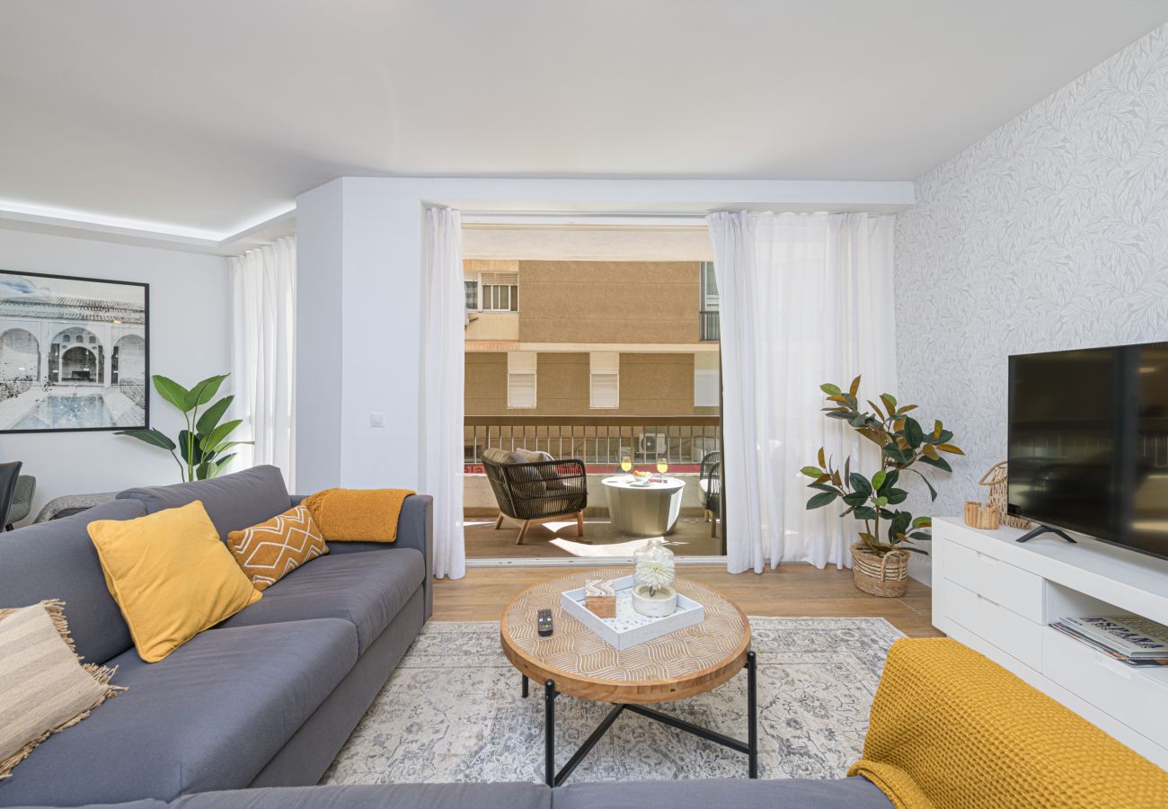Ferienwohnung in Málaga - WintowinRentals Luxury Apartment with Sea Views in La Malagueta