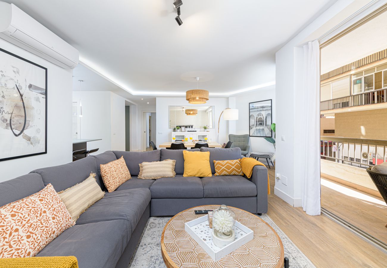 Ferienwohnung in Málaga - WintowinRentals Luxury Apartment with Sea Views in La Malagueta