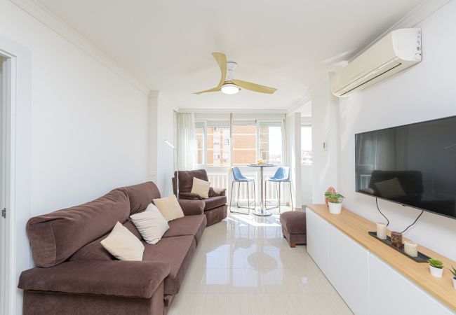 Ferienwohnung in Málaga - WintowinRentals Geräumiges Apartment in Huelin mit traumhaftem Ausblick, Parkplatz inklusive und in Strandnähe