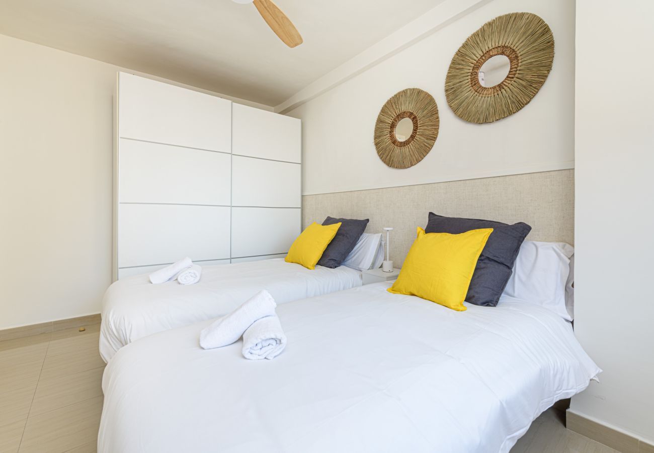 Ferienwohnung in Málaga - WintowinRentals Geräumiges Apartment in Huelin mit traumhaftem Ausblick, Parkplatz inklusive und in Strandnähe