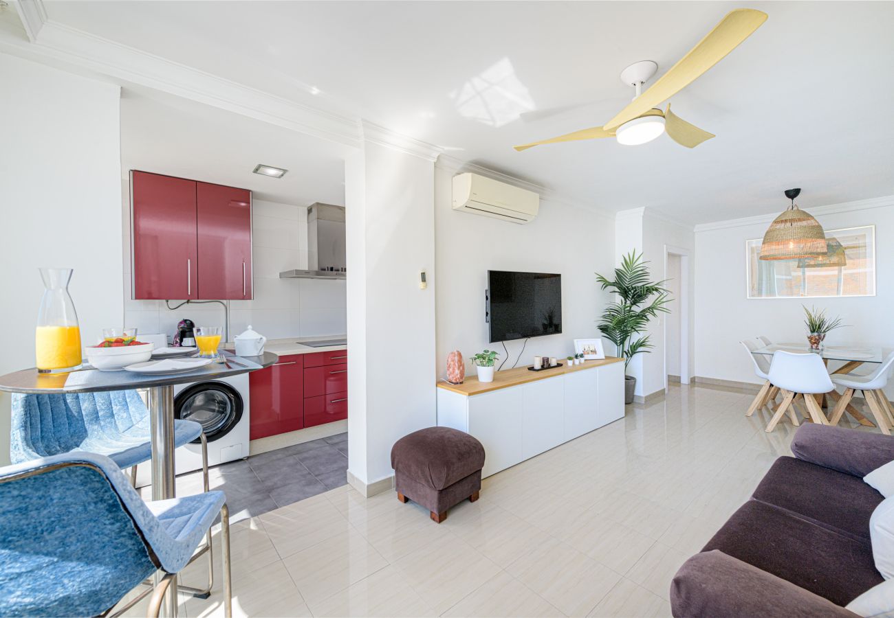 Ferienwohnung in Málaga - WintowinRentals Geräumiges Apartment in Huelin mit traumhaftem Ausblick, Parkplatz inklusive und in Strandnähe
