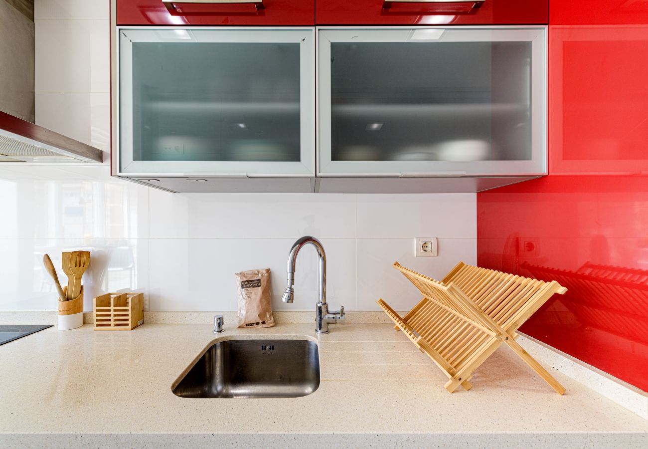 Ferienwohnung in Málaga - WintowinRentals Geräumiges Apartment in Huelin mit traumhaftem Ausblick, Parkplatz inklusive und in Strandnähe
