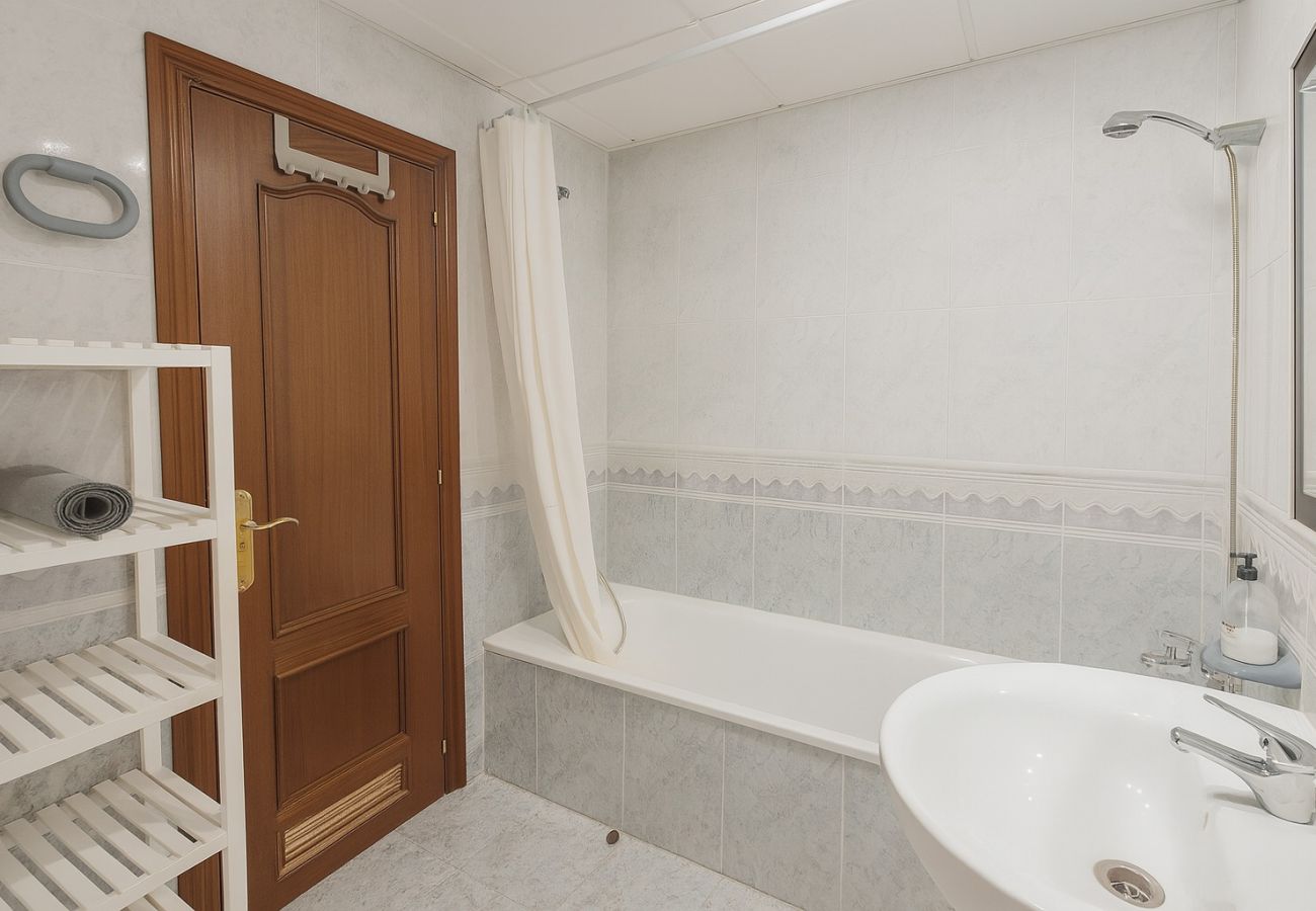 Ferienwohnung in Málaga - WintowinRentals Teatinos, Campus, Pool und Terrasse