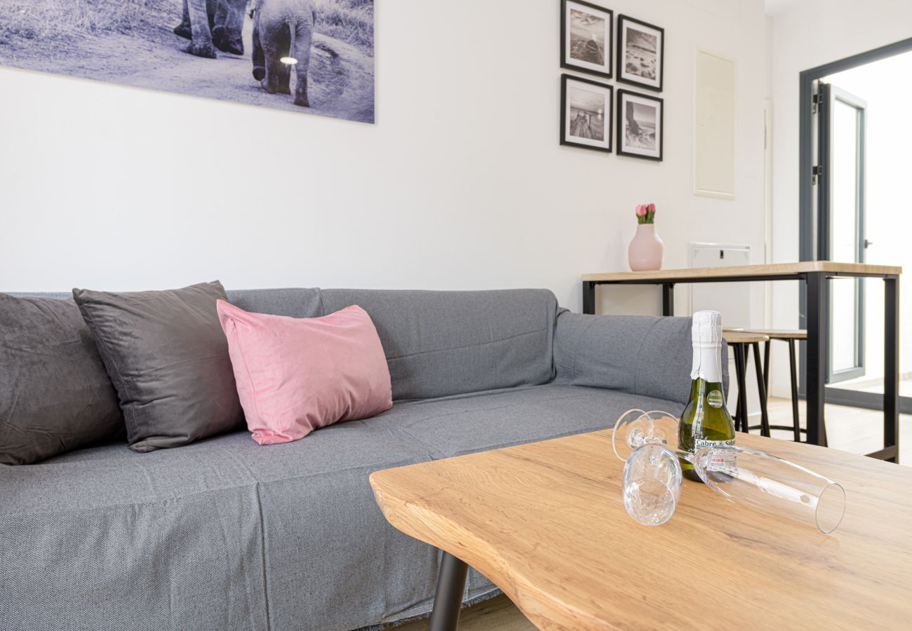 Ferienwohnung in Fuengirola - WintowinRentals Home Sweet Boliches 2 Schlafzimmer mit Terrasse in Strandnähe