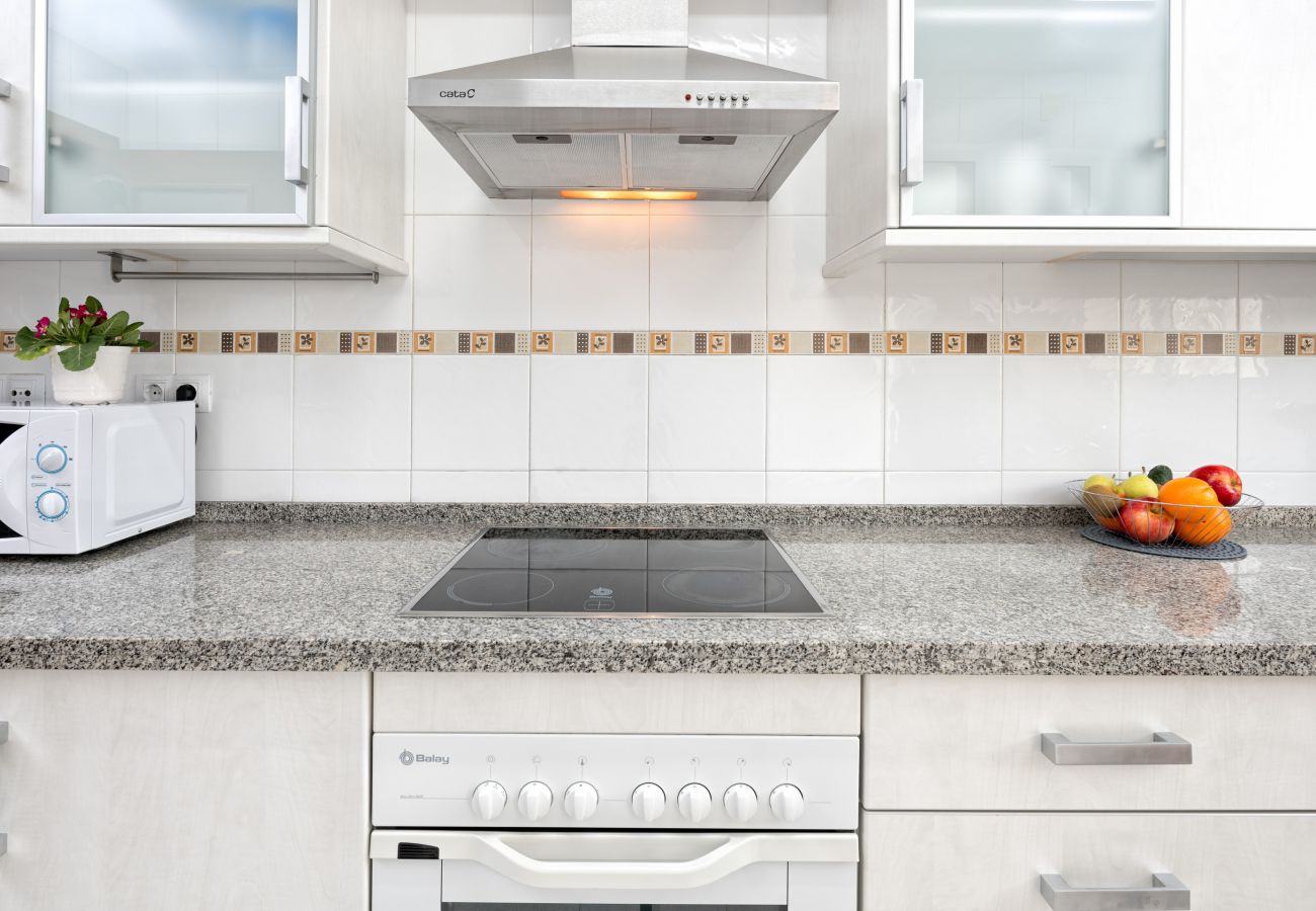 Apartment in Rincón de la Victoria - WintowinRentals Best Location, Beach, Pool & Parking.