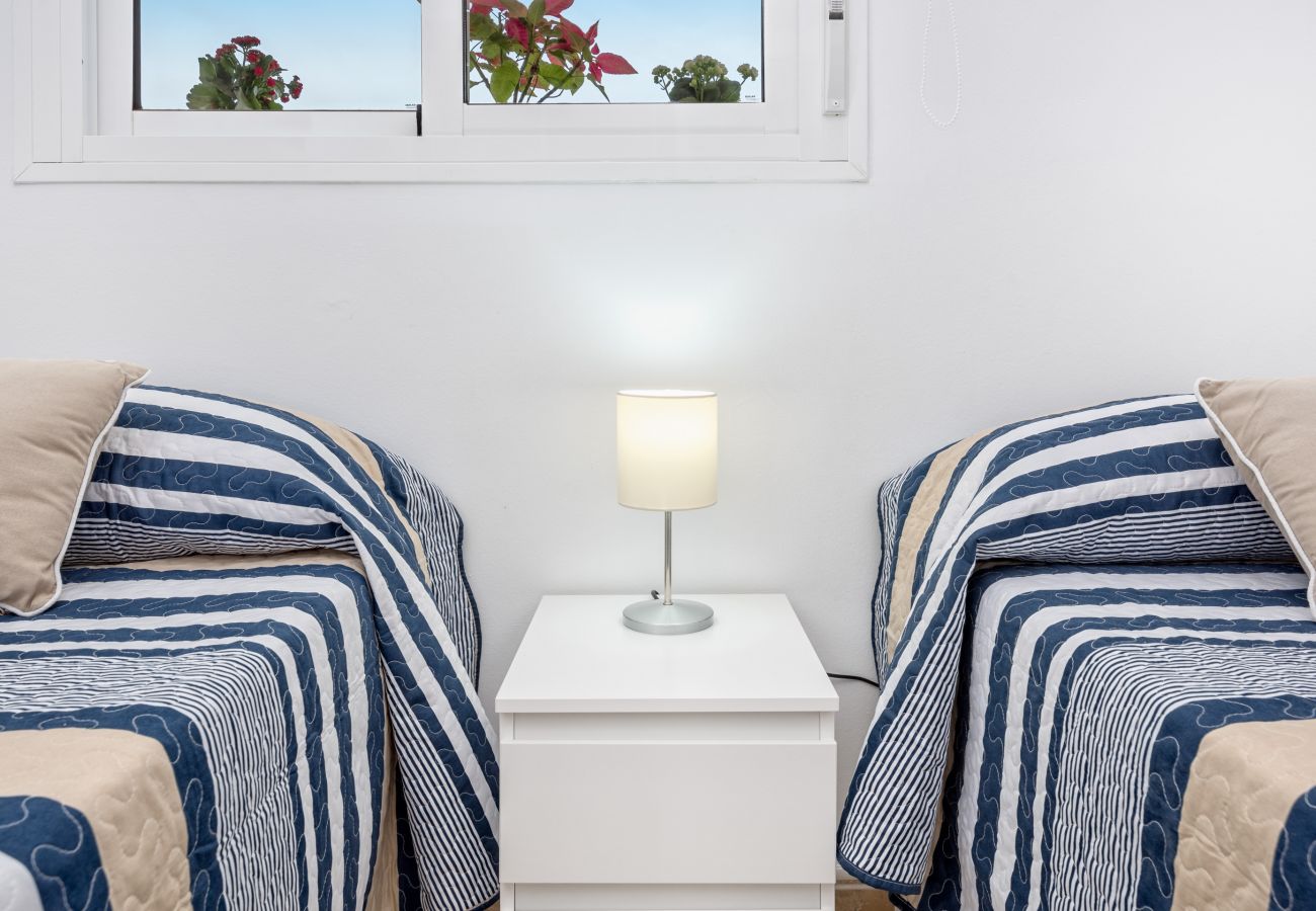 Apartment in Rincón de la Victoria - WintowinRentals Best Location, Beach, Pool & Parking.