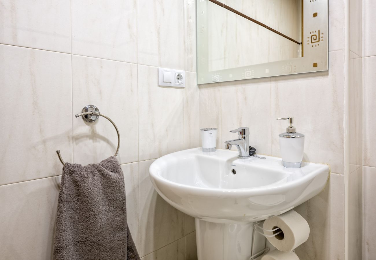 Apartment in Rincón de la Victoria - WintowinRentals Best Location, Beach, Pool & Parking.