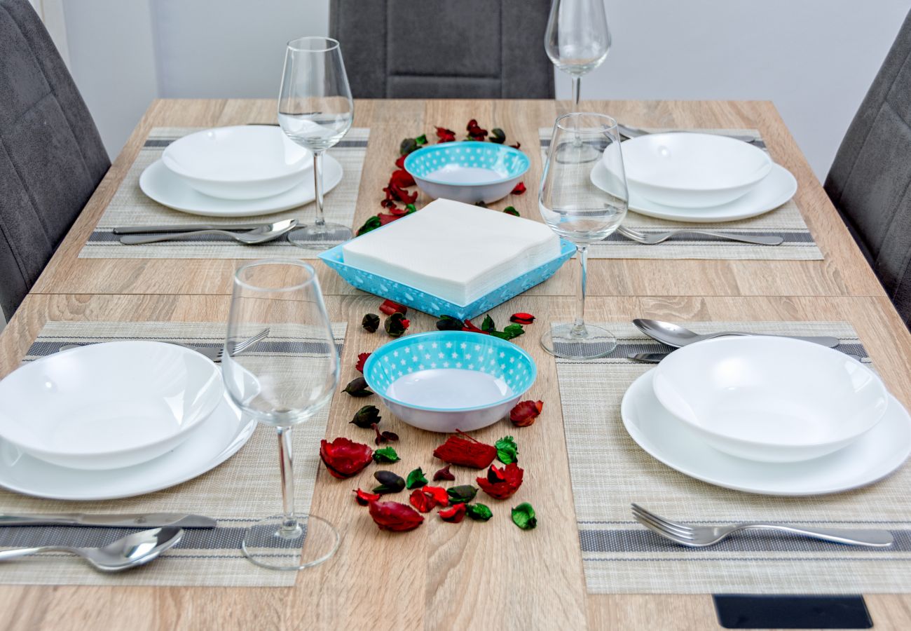 Apartment in Rincón de la Victoria - WintowinRentals Best Location, Beach, Pool & Parking.