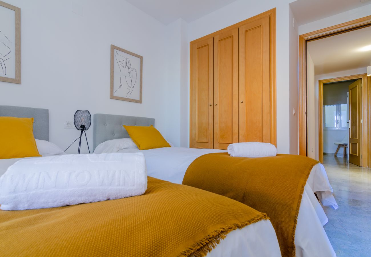 Apartment in Málaga - WintowinRentals Teatinos, Málaga, Metro & Parking.