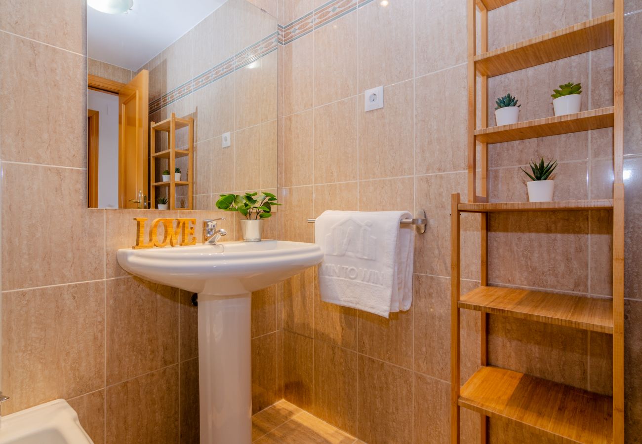 Apartment in Málaga - WintowinRentals Teatinos, Málaga, Metro & Parking.