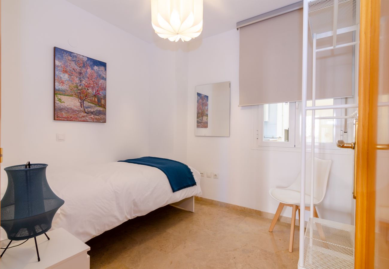 Apartment in Málaga - WintowinRentals Teatinos, Málaga, Metro & Parking.