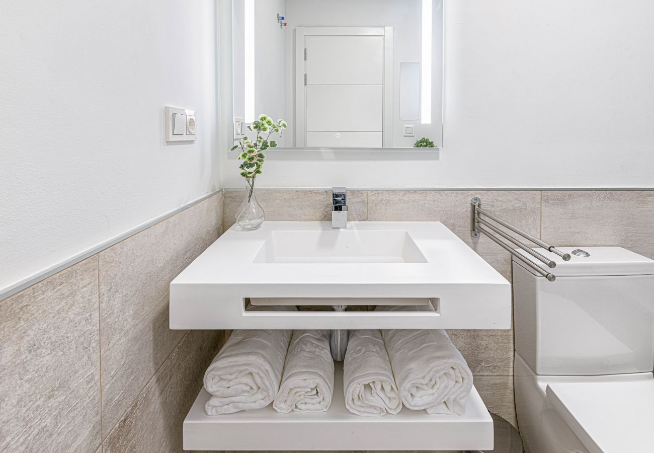 Apartment in Málaga - WintowinRentals Historical Center & Free Parking