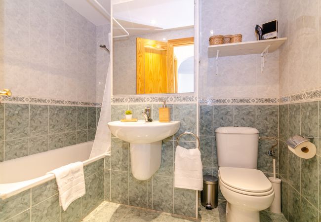 Apartment in Torre de Benagalbon - WintowinRentals Pool, Sunny side & Free Parking. Apartment in Torre de Benagalbon - WintowinRentals Pool, Sunny side & Free Parking.