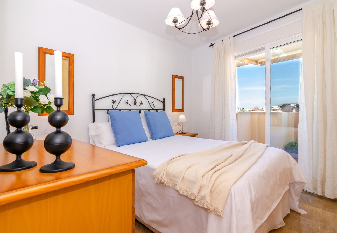 Apartment in Torre de Benagalbon - WintowinRentals Pool, Sunny side & Free Parking.