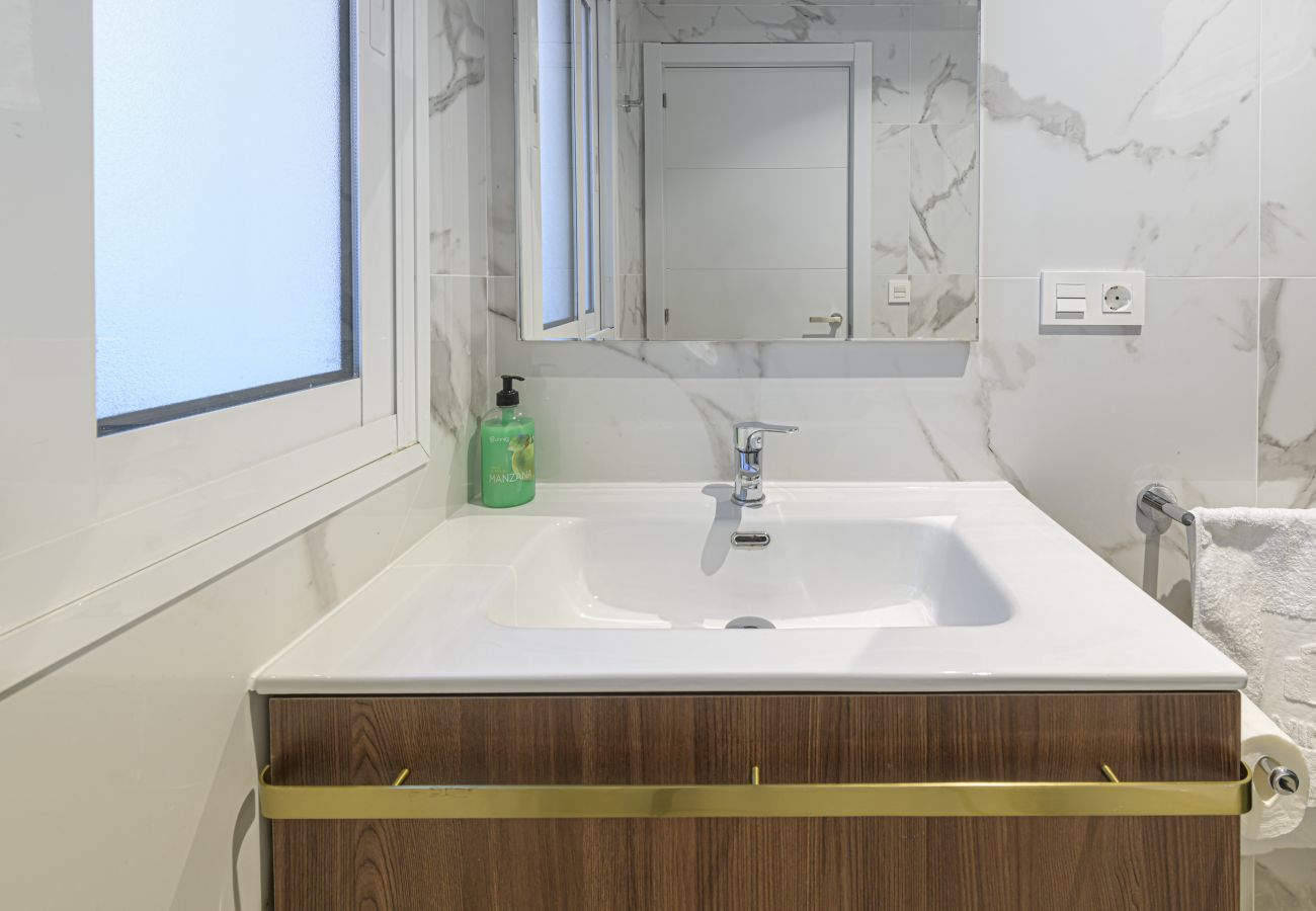 Apartment in Málaga - WintowinRentals Historical center, Quiet, Comfortable and Renovated.