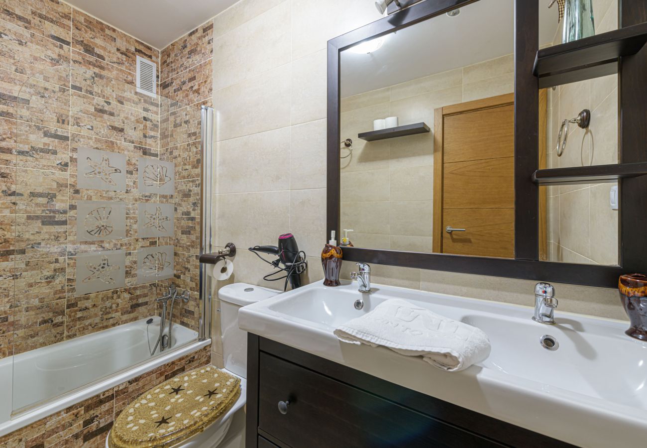 Apartment in Rincón de la Victoria - WintowinRentals 2nd Line Beach, Parking, Pool