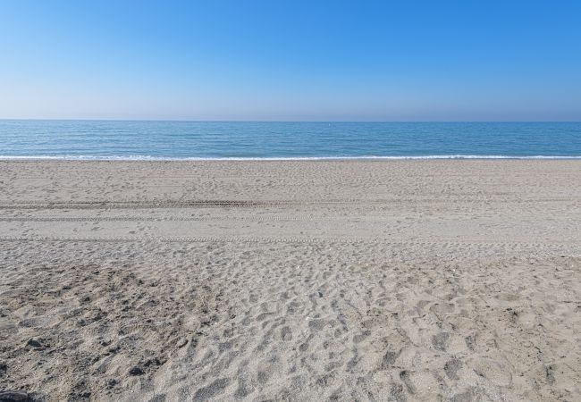 Apartment in Torre de Benagalbon - WintowinRentals Great Apartment & 1st Line Beach Apartment in Torre de Benagalbon - WintowinRentals Great Apartment & 1st Line Beach