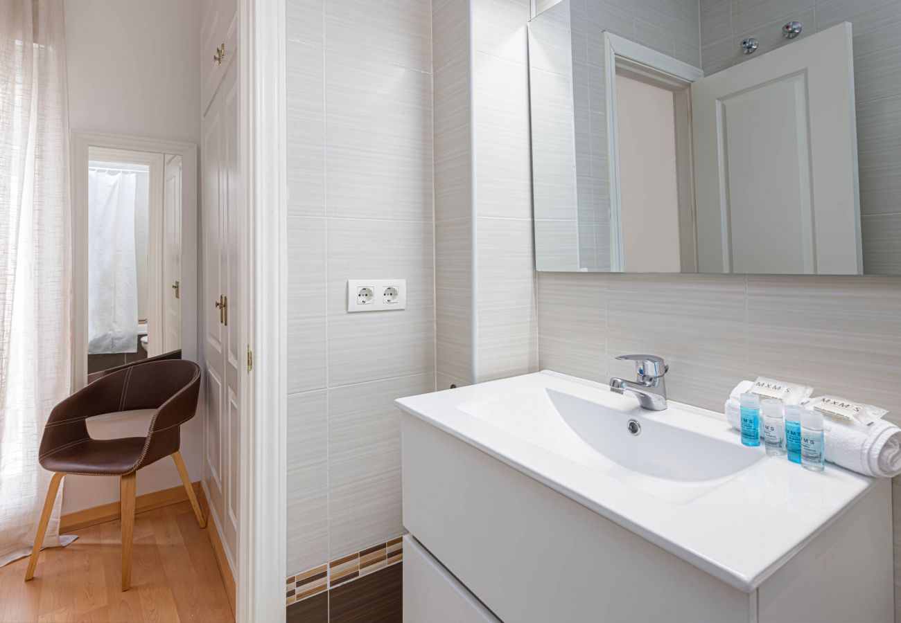 Apartment in Málaga - WintowinRentals Central, Elegant and Silent