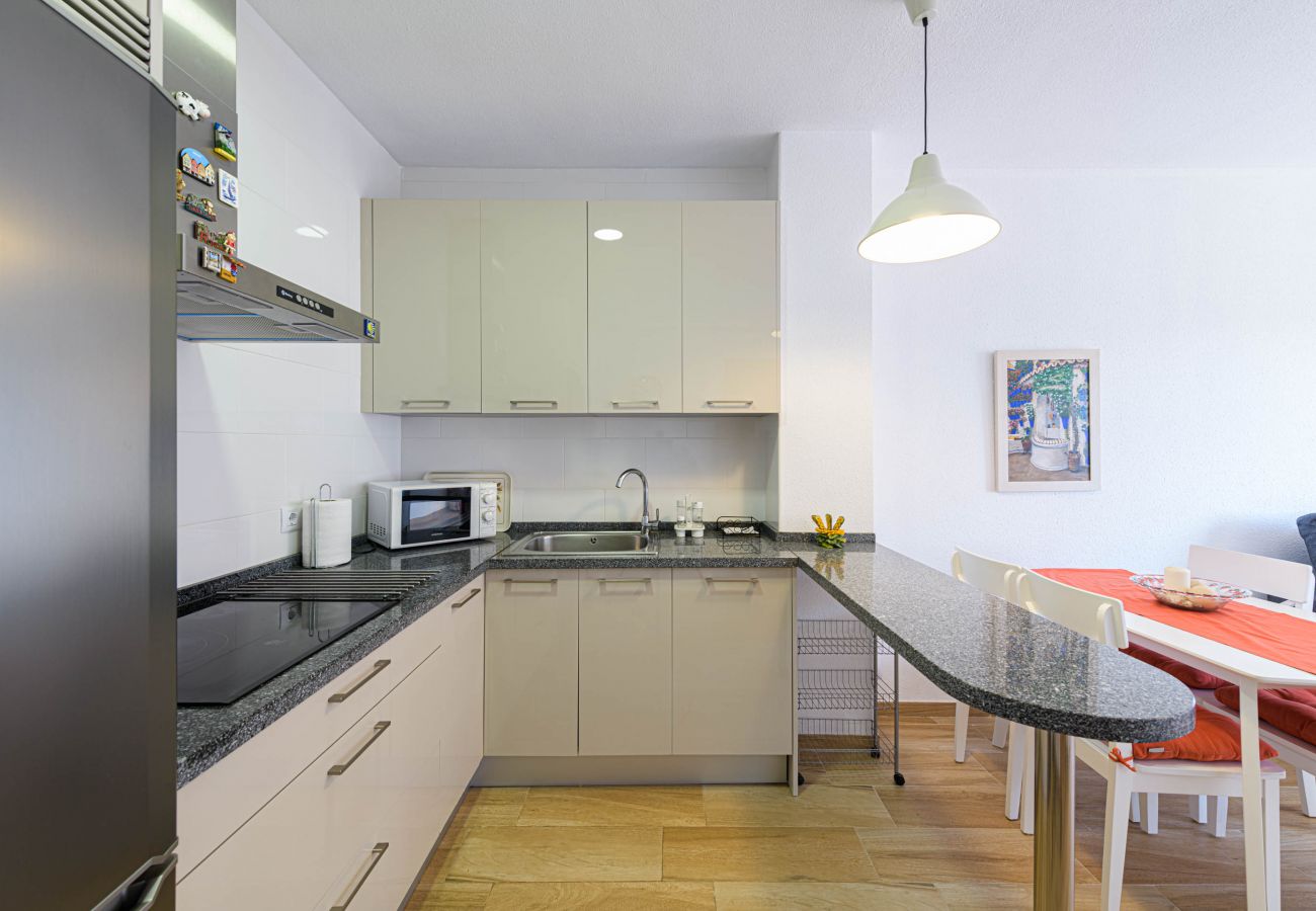 Apartment in Fuengirola - WintowinRentals great location & sea view.