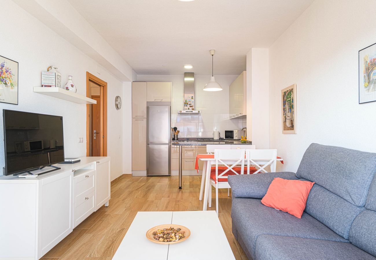 Apartment in Fuengirola - WintowinRentals great location & sea view.