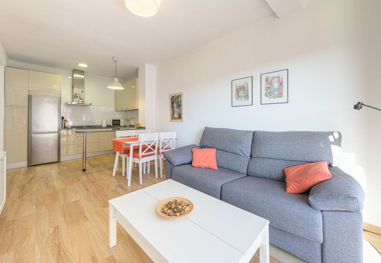 Apartment in Fuengirola - WintowinRentals great location & sea view.