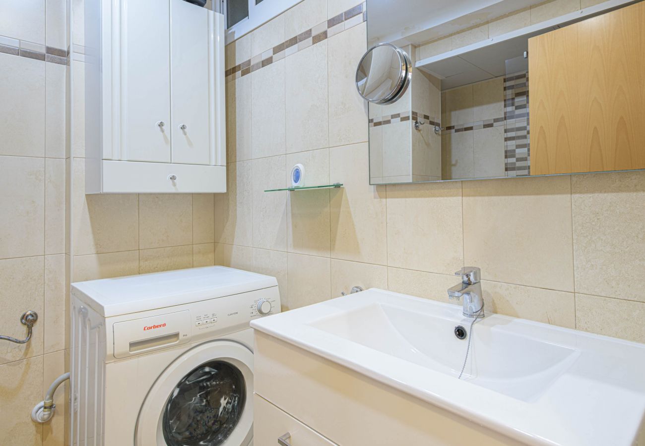 Apartment in Fuengirola - WintowinRentals great location & sea view.