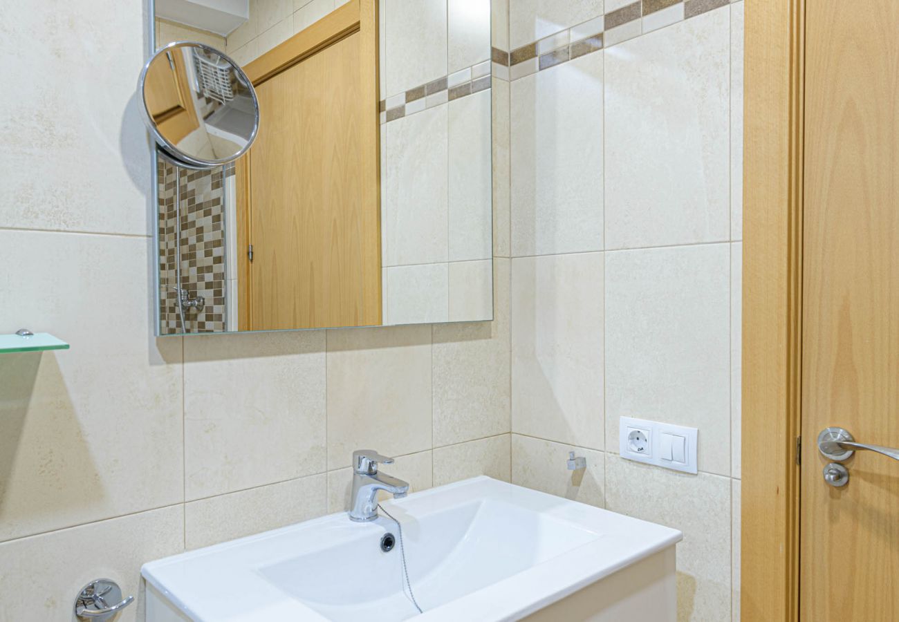 Apartment in Fuengirola - WintowinRentals great location & sea view.