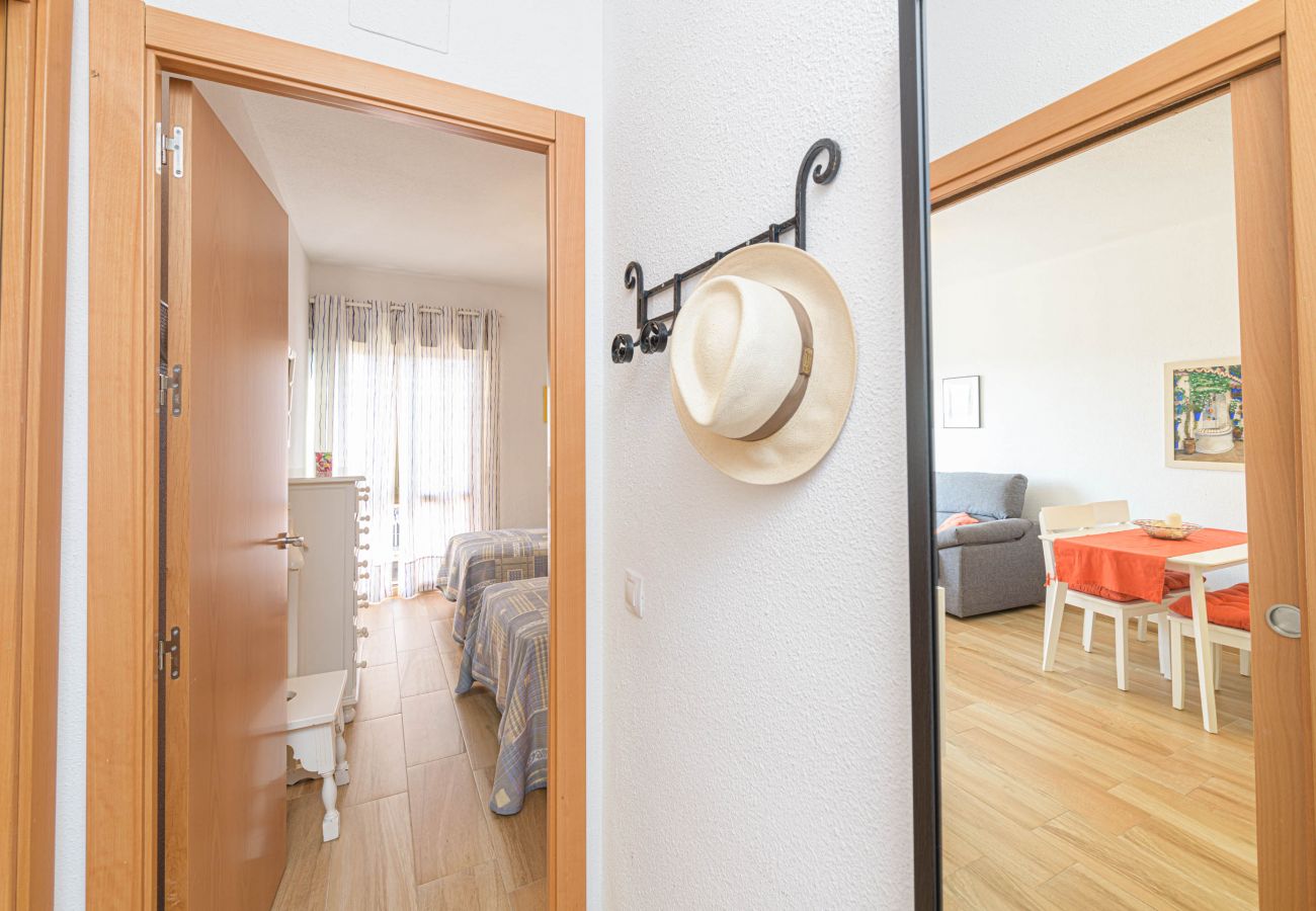 Apartment in Fuengirola - WintowinRentals great location & sea view.