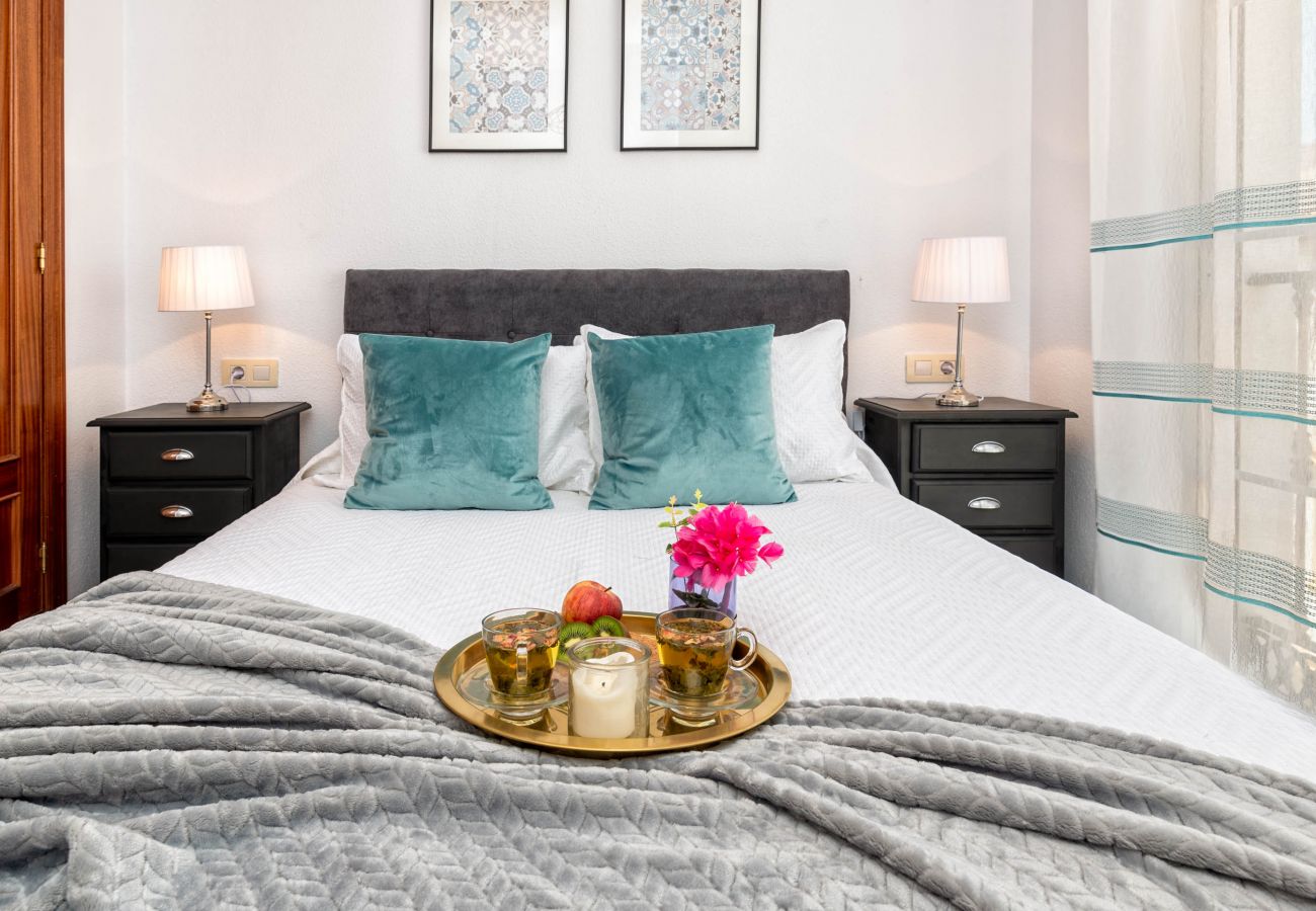 Apartment in Málaga - WintoWinRentals - La Estancia FREE PARKING.