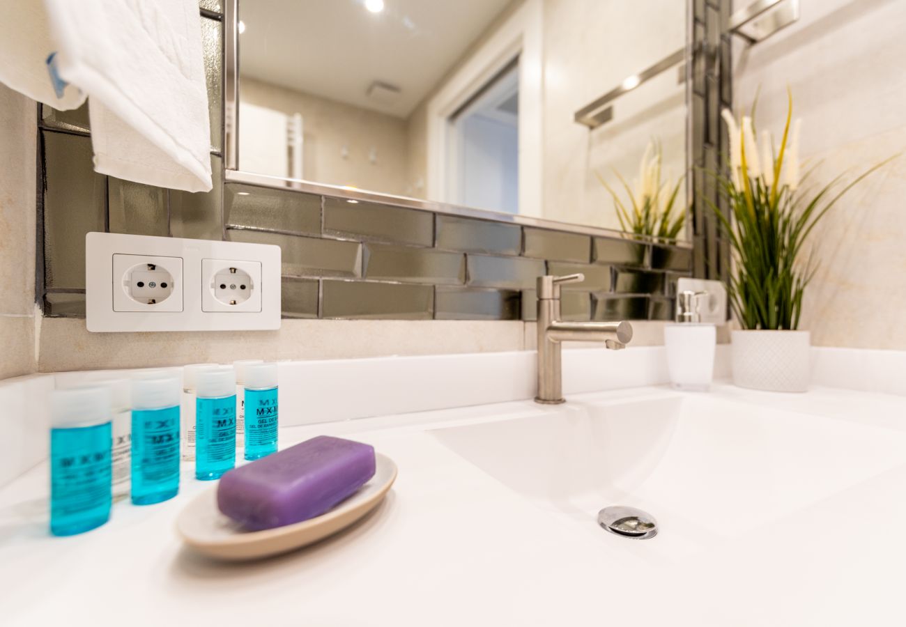 Apartment in Torremolinos - WintowinRentals Suite Apartment in Ocean House