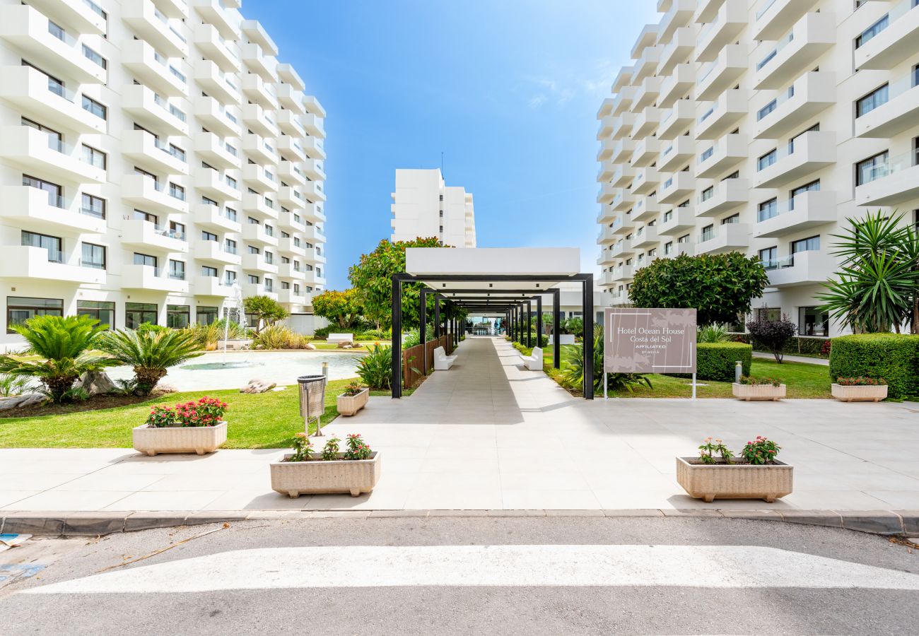 Apartment in Torremolinos - WintowinRentals Executive apt in OCEAN HOUSE Complex 