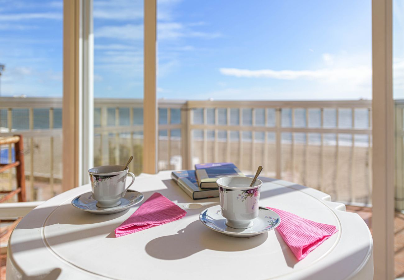 Apartment in Fuengirola - Great Location and Frontal Sea View Fuengirola