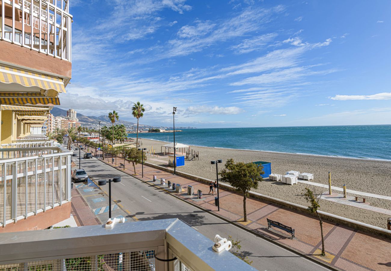 Apartment in Fuengirola - Great Location and Frontal Sea View Fuengirola