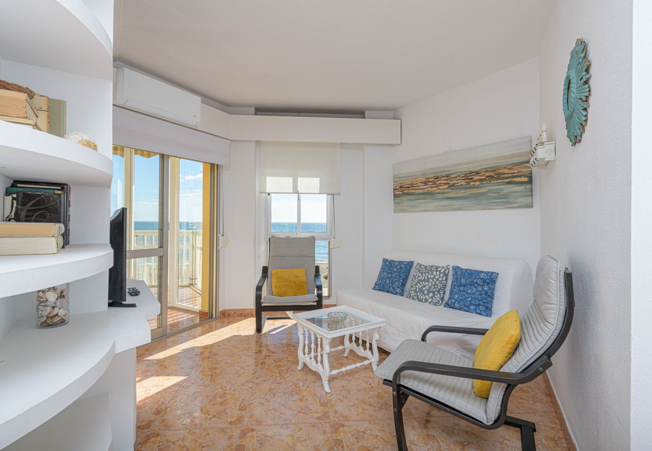 Apartment in Fuengirola - Great Location and Frontal Sea View Fuengirola