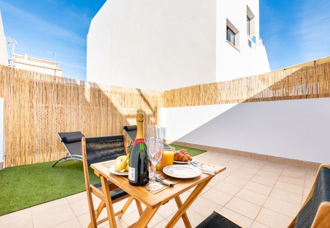 Terraced House in Málaga - WintowinRentals Huelin House Terraza Chill out 2 Terraced House in Málaga - WintowinRentals Huelin House Terraza Chill out 2
