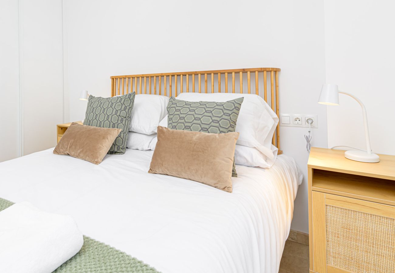 Apartment in Málaga - WintowinRentals Al-Mansa Central and Silent