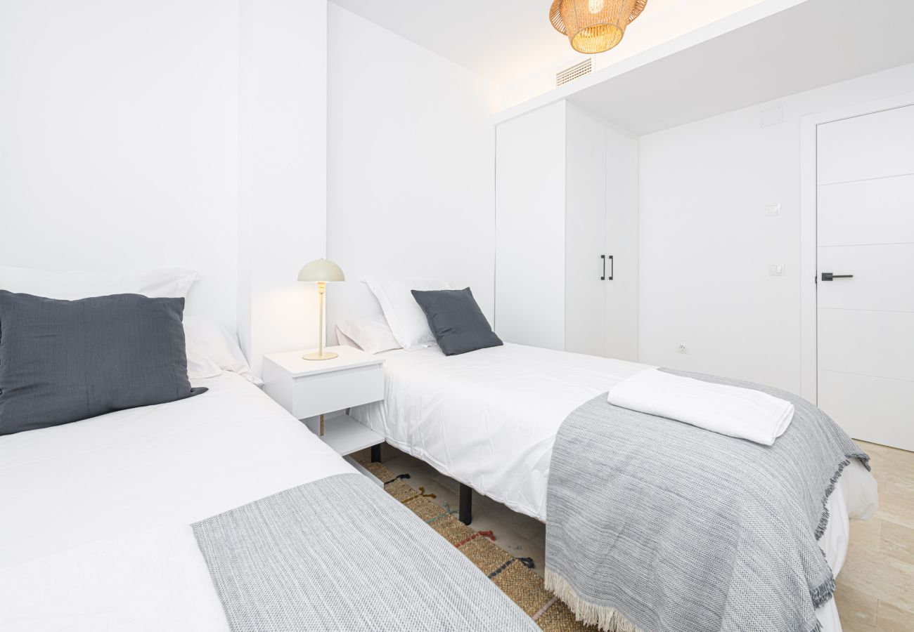 Apartment in Málaga - WintowinRentals Al-Mansa Central and Silent