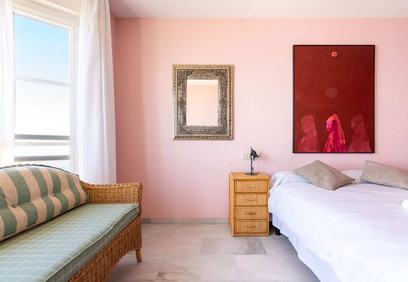 Apartment in Rincón de la Victoria - WintowinRentals 1st Line Beach, Parking and WIFI