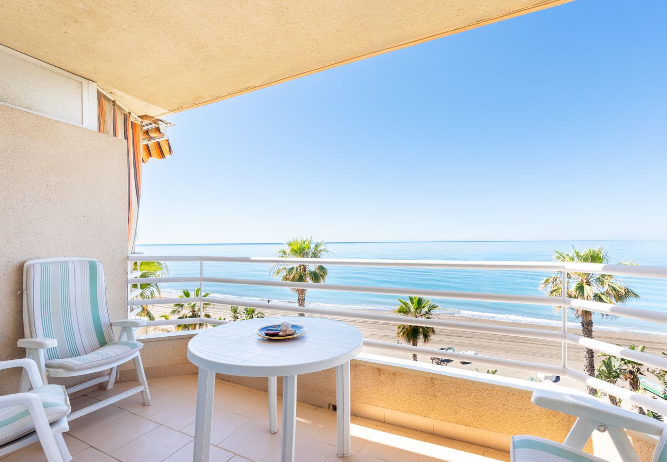 Apartment in Rincón de la Victoria - WintowinRentals 1st Line Beach, Parking and WIFI
