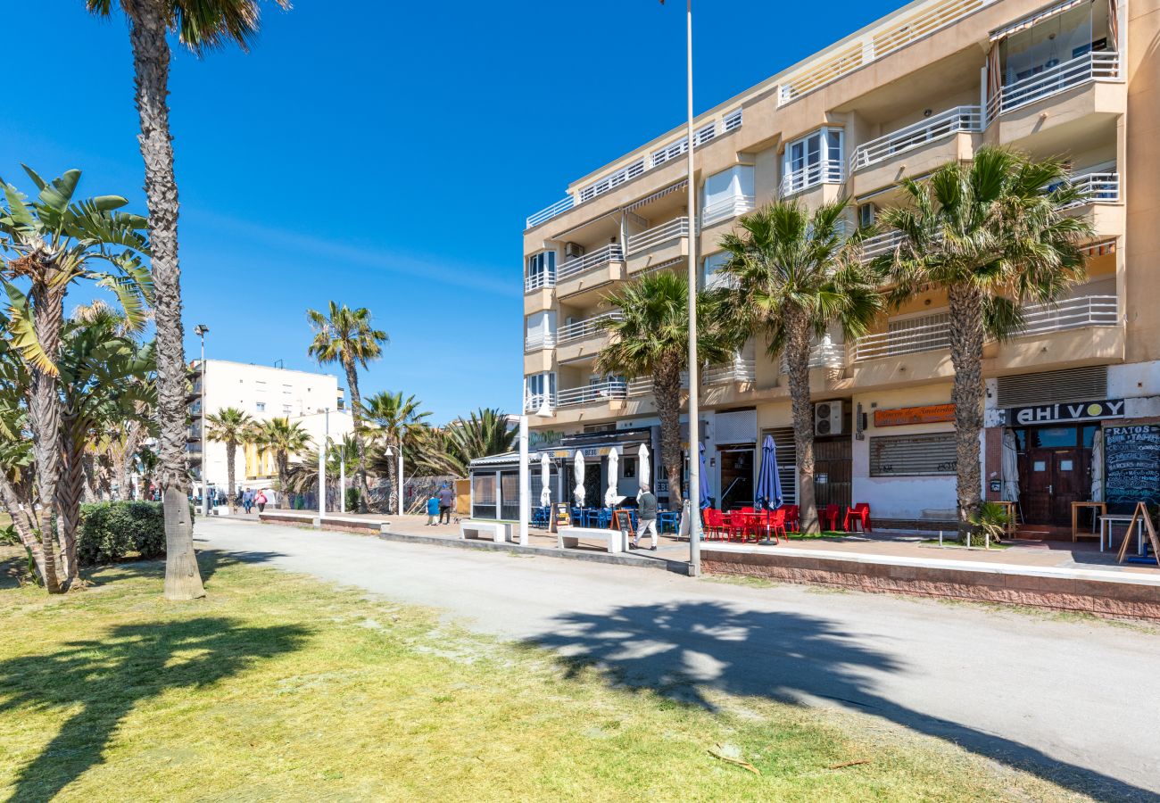 Apartment in Rincón de la Victoria - WintowinRentals 1st Line Beach, Parking and WIFI
