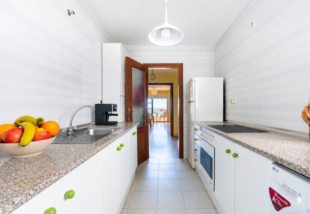 Apartment in Rincón de la Victoria - WintowinRentals 1st Line Beach, Parking and WIFI